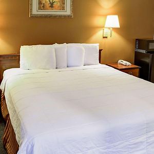 Zimmer mit Zugang für Rollstuhlfahrer mit Kingsize-Bett